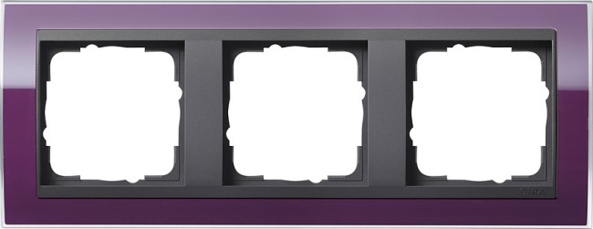 213758 - Gira Event Clear Рамка на 3 поста, темно-фиолетовая глянцевая, центральная вставка антрацит