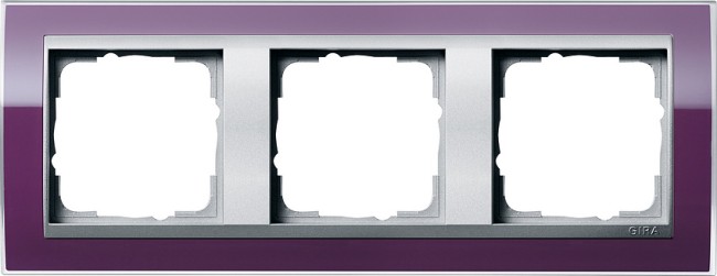 213756 - Gira Event Clear Рамка на 3 поста, темно-фиолетовая глянцевая, центральная вставка алюм.